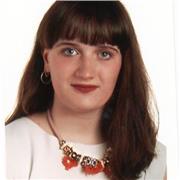 Estudiante se ofrece para ayudar en las tareas escolares a niños de cualquier edad